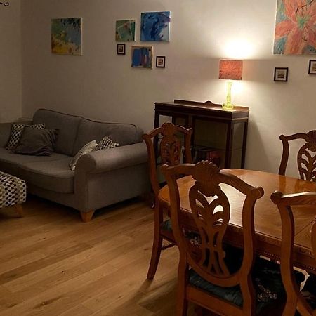 Lovely 3 Bedroom House In The Centre Of Лавенем Экстерьер фото